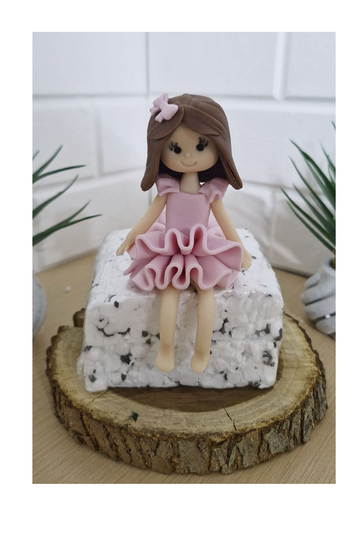 Şeker Hamurundan Kız Çocuk Figürü Pembe Elbiseli