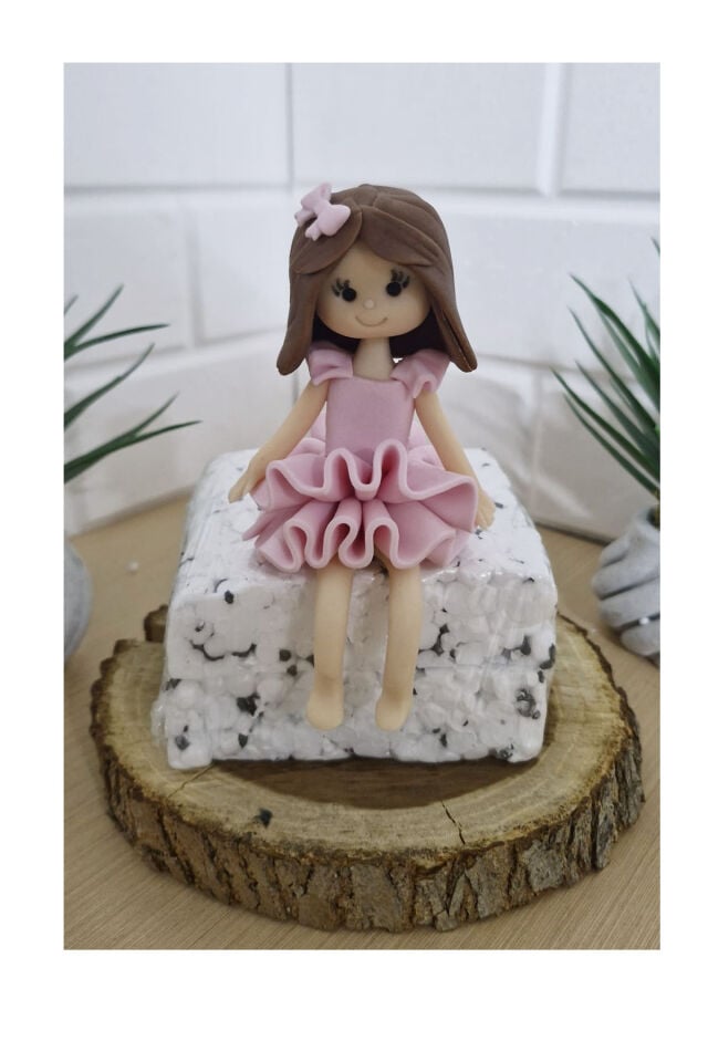 Şeker Hamurundan Kız Çocuk Figürü Pembe Elbiseli